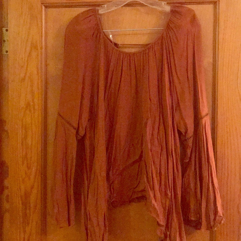 Woman’s burnt orange, bell sleeved top. Size Xl.